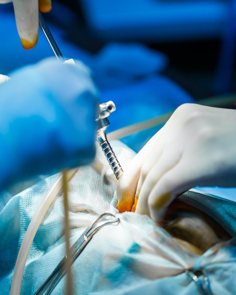 vet-doing-the-operation-for-sterilization-the-cat-on-the-operating-table-in-a-veterinary-clinic.jpg